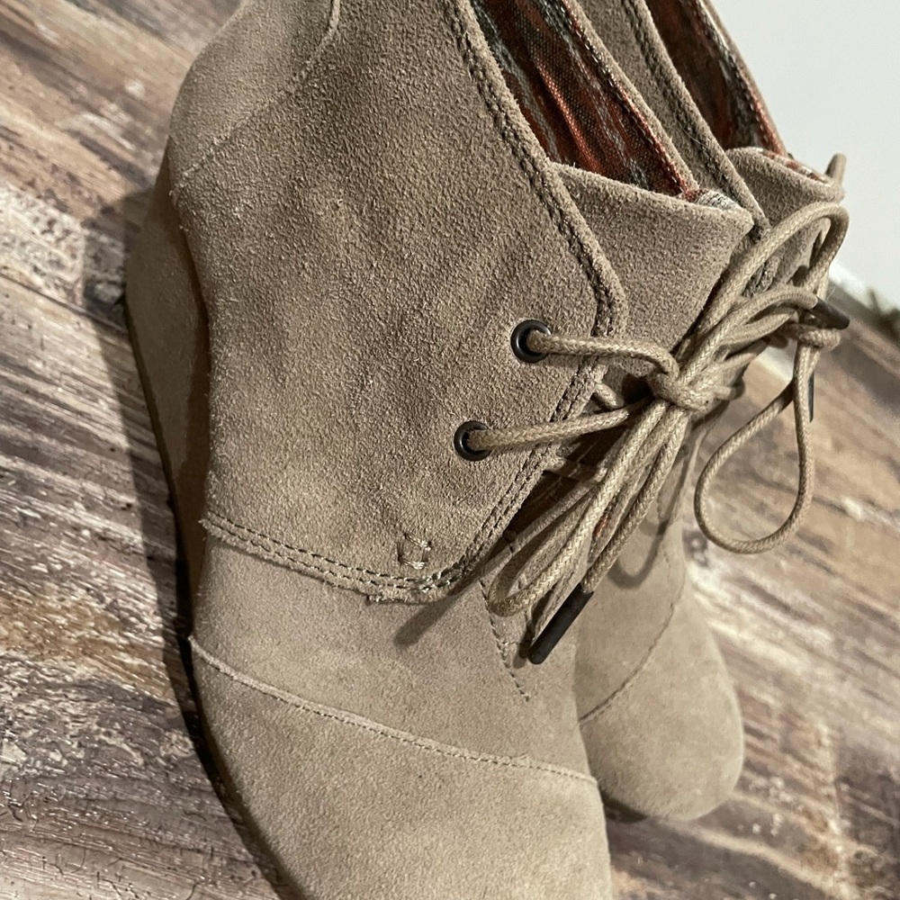 Tom’s wedge booties